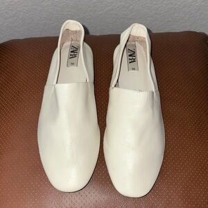 Zara Women's Off-White Loafers